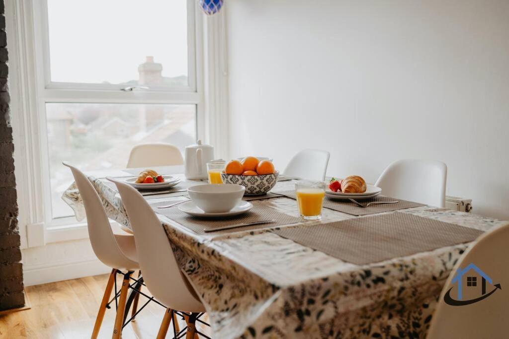 Indigo Snug - Gorgeous 2 Bed Flat In The Heart Of Cromer Kültér fotó