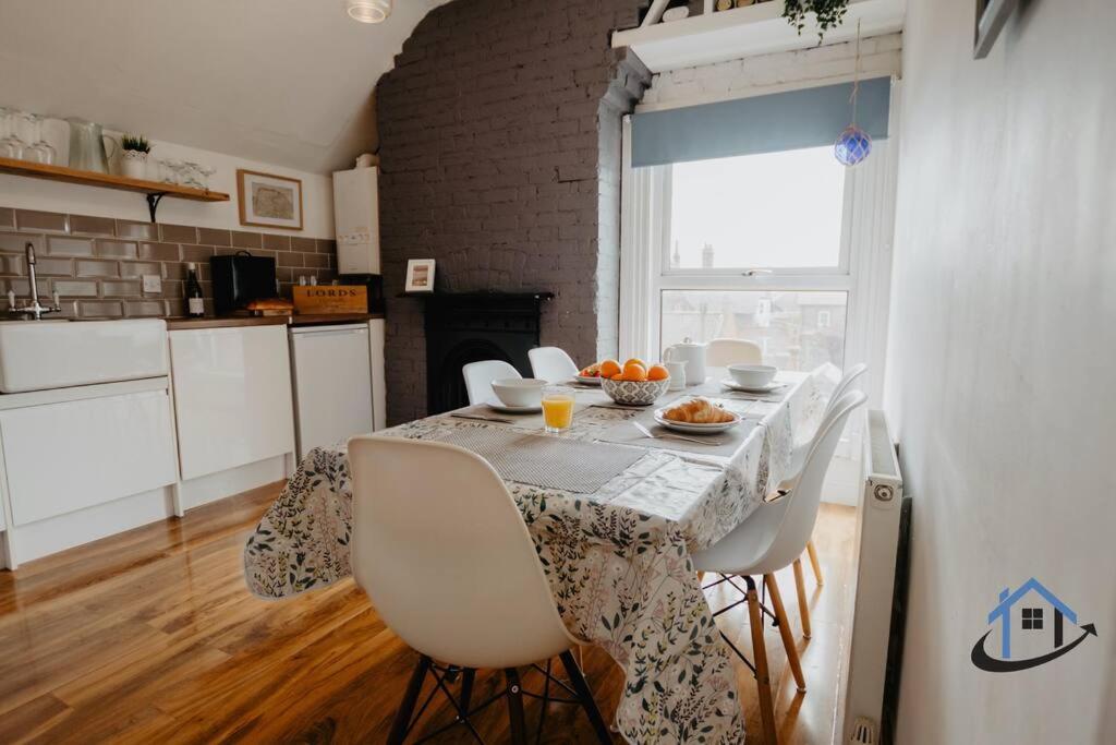 Indigo Snug - Gorgeous 2 Bed Flat In The Heart Of Cromer Kültér fotó